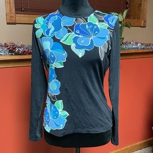 LANDS END WOMENS LONG SLEEVE CREW NECK TEE WITH SUN PROTECTION. SIZE XS/P.